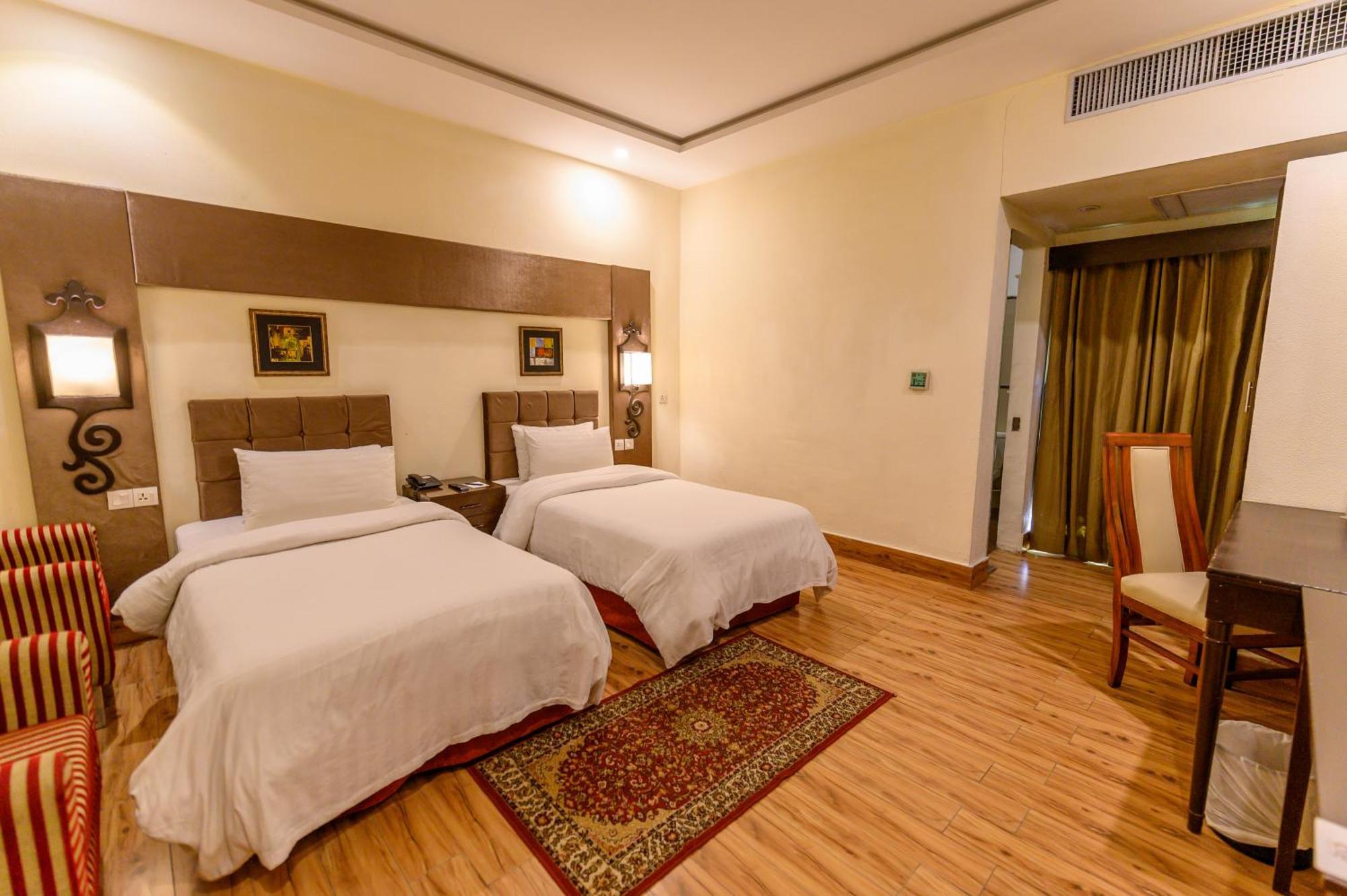 Hotel One Faisalabad Eksteriør billede