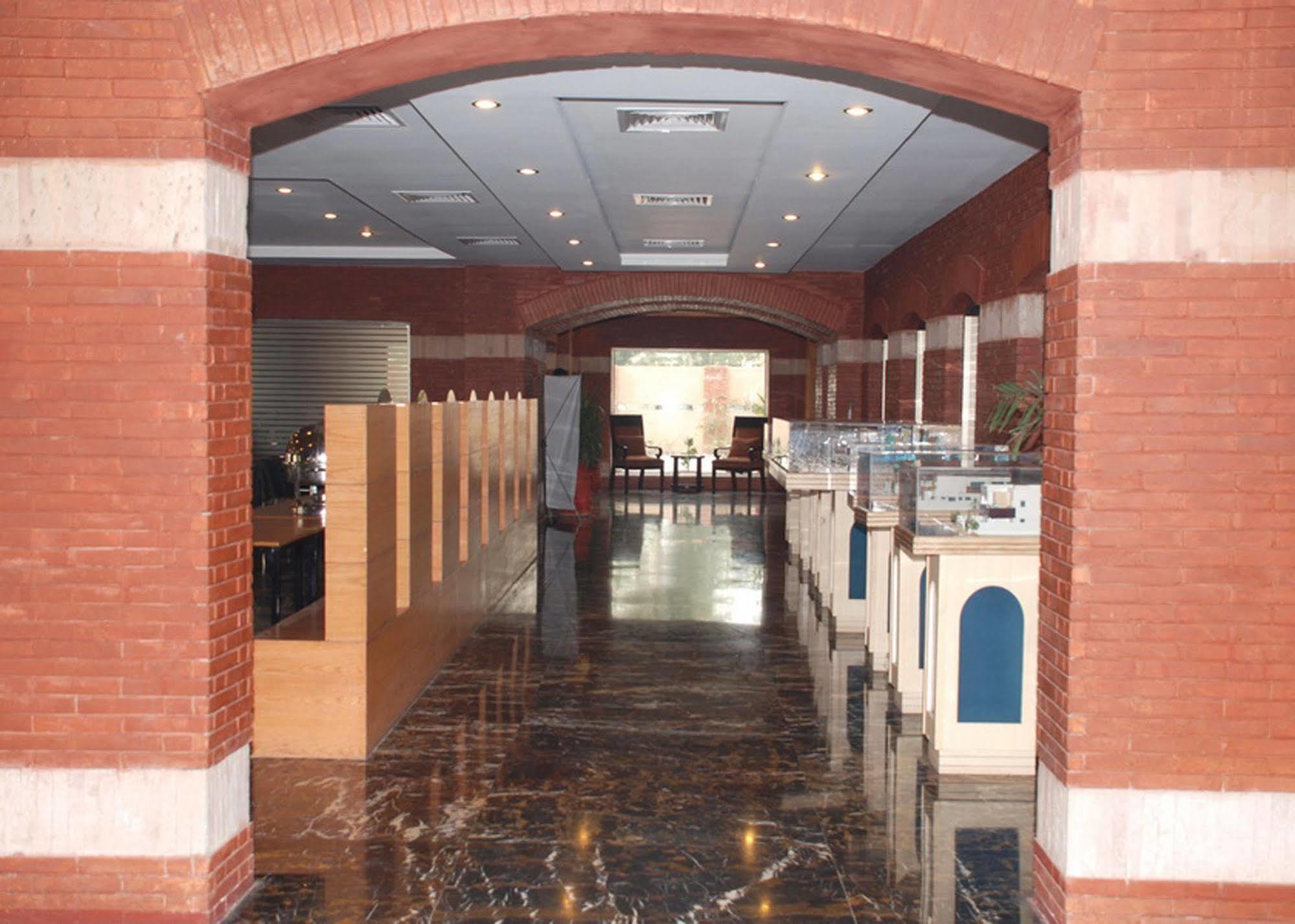 Hotel One Faisalabad Interiør billede